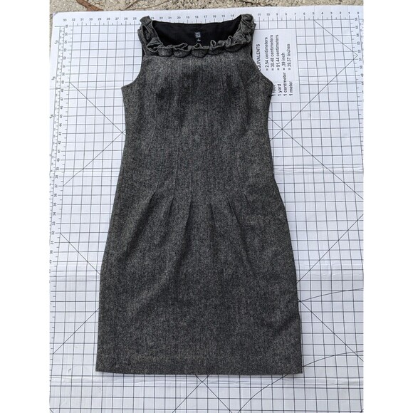 Saks Fifth Avenue Gray Wool Dress with Roses size 4 - Picture 4 of 16